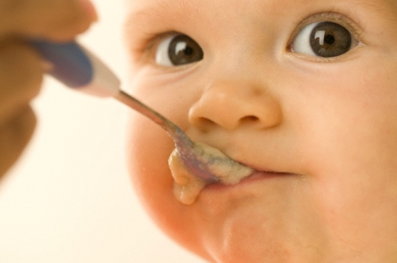 Resultado de imagem para ilustração bebê comendo