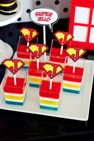 Fonte: http://karaspartyideas.com/2013/08/superhero-party-on-a-budget.html