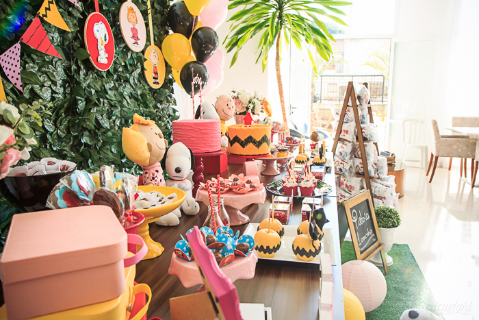 Decoração da festa de um aninho da Pietra, com o tema Snoopy, feita com o maior carinho pela Up Arts Ateliê de Festas! Registrado dia 26.06.2016, por éricavighifoto!