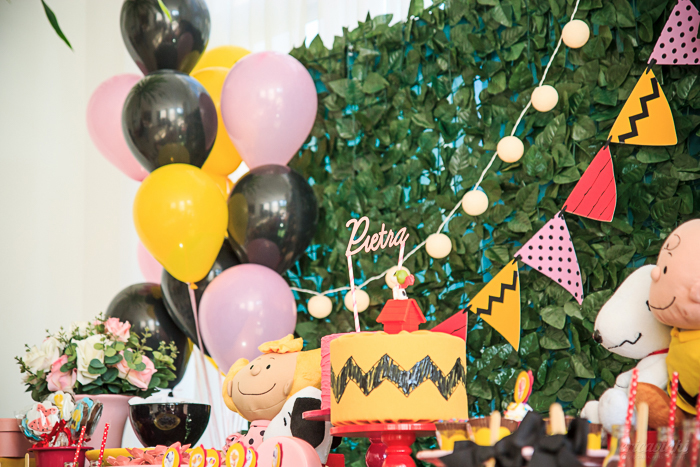 Decoração da festa de um aninho da Pietra, com o tema Snoopy, feita com o maior carinho pela Up Arts Ateliê de Festas! Registrado dia 26.06.2016, por éricavighifoto!