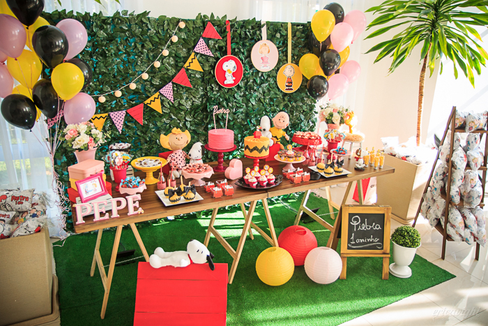 Decoração da festa de um aninho da Pietra, com o tema Snoopy, feita com o maior carinho pela Up Arts Ateliê de Festas! Registrado dia 26.06.2016, por éricavighifoto!