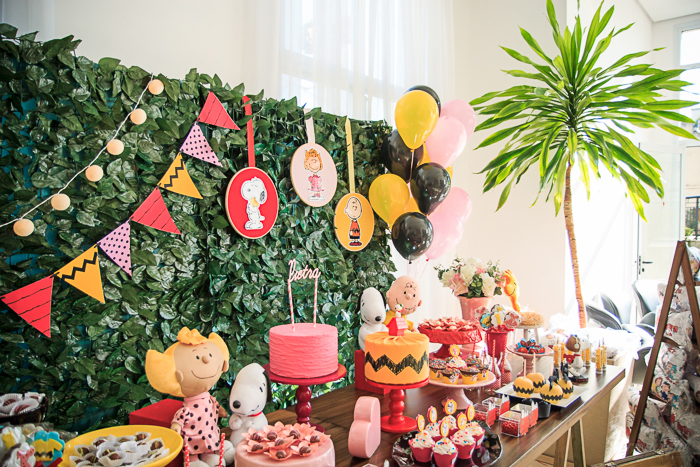 Decoração da festa de um aninho da Pietra, com o tema Snoopy, feita com o maior carinho pela Up Arts Ateliê de Festas! Registrado dia 26.06.2016, por éricavighifoto!