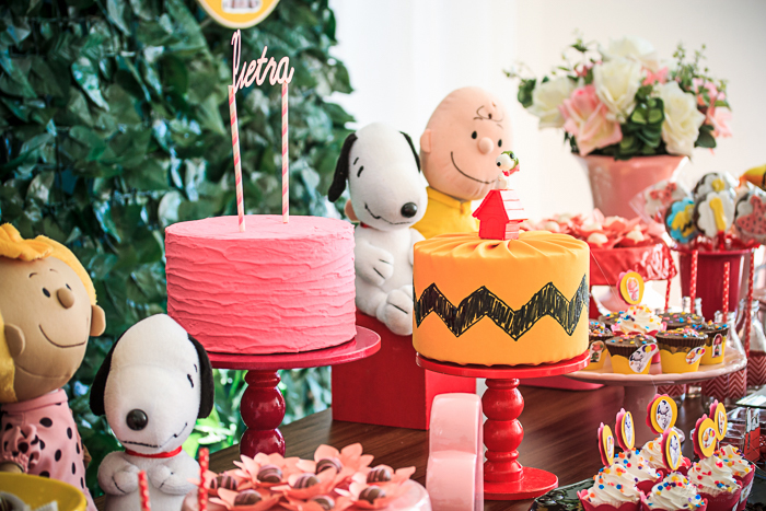 Decoração da festa de um aninho da Pietra, com o tema Snoopy, feita com o maior carinho pela Up Arts Ateliê de Festas! Registrado dia 26.06.2016, por éricavighifoto!