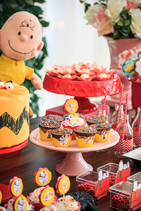 Decoração da festa de um aninho da Pietra, com o tema Snoopy, feita com o maior carinho pela Up Arts Ateliê de Festas! Registrado dia 26.06.2016, por éricavighifoto!